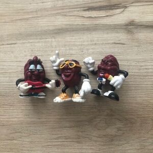 THREE California Raisins